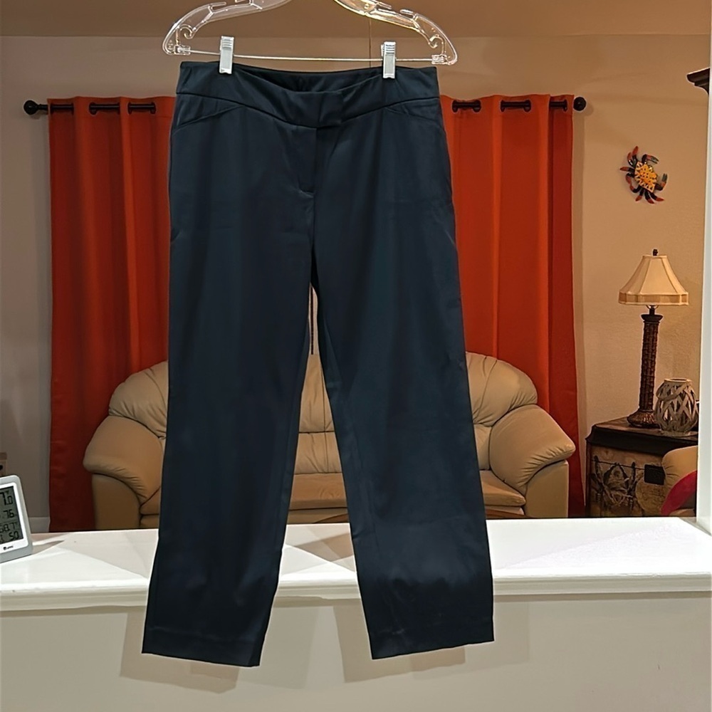 New Directions Women’s Petite Size 6P Cropped Satin Feel Pants